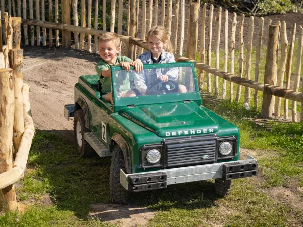 Jeep-Safari für Kinder auf dem Roan Camping Marvilla Parks Kaatsheuvel.