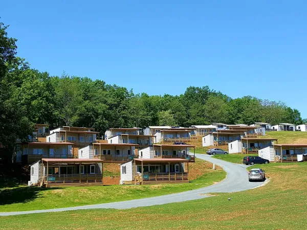 Roan-Mobilheime auf dem Campingplatz Avit Loisirs.