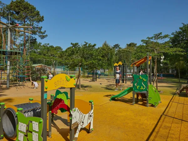 Kinderspielplatz auf dem Campingplatz Roan La Pinède.