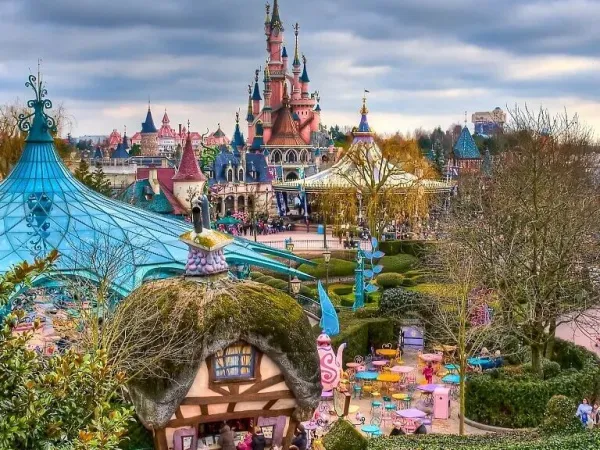 Disneyland Paris in der Nähe von Roan Camping La Croix du Vieux Pont.