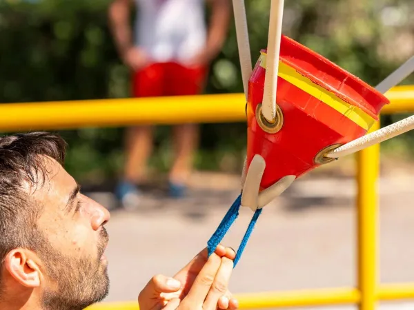 Das beliebte Spiel Water-wars auf dem Roan Camping Piantelle.