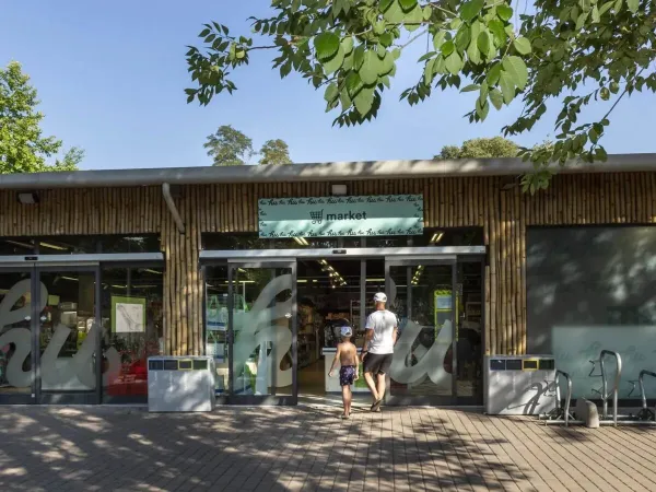 Supermarkt in Roan camping hu Altomincio Dorf.