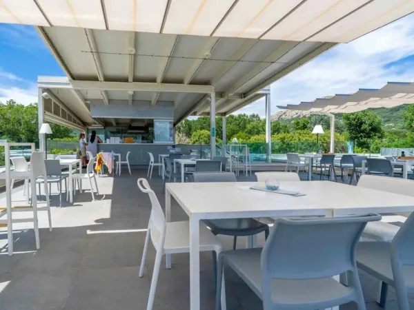 Terrasse auf dem Campingplatz Roan Baška Beach Resort