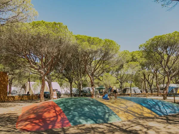 Lufttrampolin auf dem Campingplatz Roan in Playa Brava.