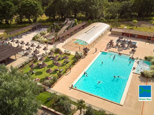 Übersicht über das Schwimmbad des Roan camping Verdon Parc.