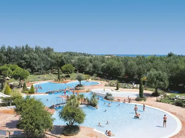 Übersicht Schwimmbad auf dem Campingplatz Roan Le Seringnan Plage.
