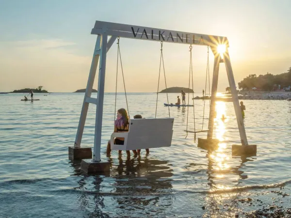 Sonnenuntergang am Meer auf dem Roan Campingplatz Valkanela.