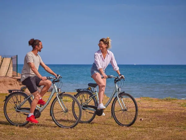 Radeln Sie um den Roan-Campingplatz Le Petit Mousse.