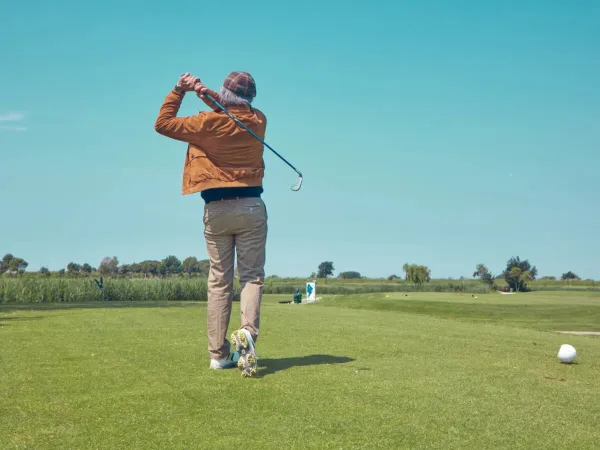 Golfen Sie auf dem Golfplatz in der Nähe des Roan-Campingplatzes Tenuta Primero.