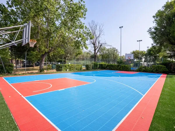 Mehrzweck-Sportplatz auf dem Roan-Campingplatz Tanuta Primero.