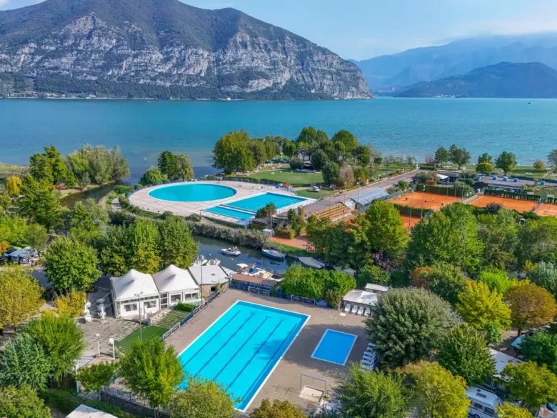Übersichtsfoto vom Campingplatz Roan Village Bella Iseo.