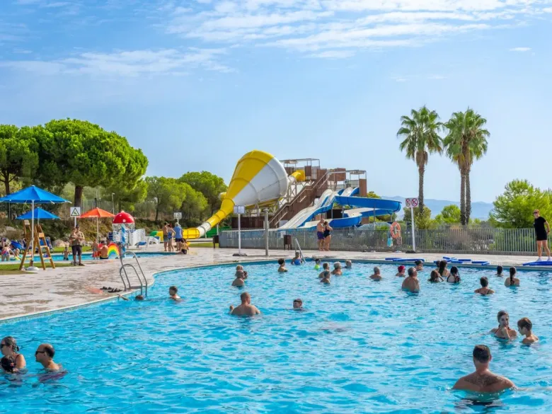 Wasserrutschen auf dem Campingplatz Vilanova Park in Roan.