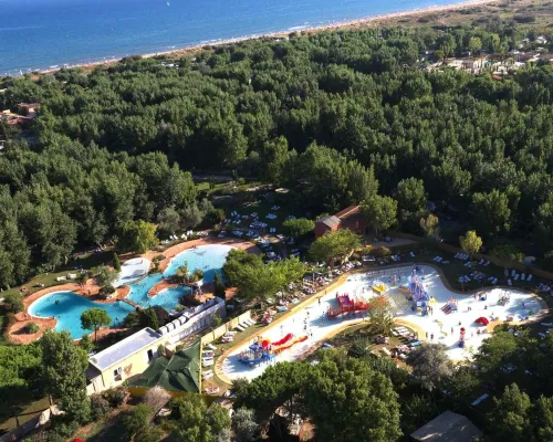 Der Poolkomplex auf dem Campingplatz Roan Serignan Plage.