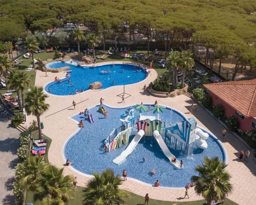 Übersicht der Schwimmbäder auf dem Roan Campingplatz Bella Terra.