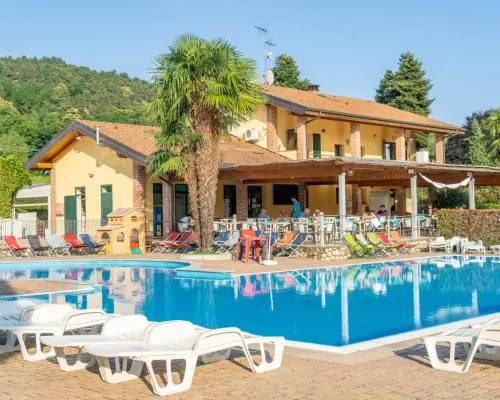 Schwimmbad des Campingplatzes Okay Lido in Roan.