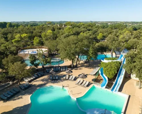Übersicht über den schönen Roan-Campingplatz Domaine de Massereau.