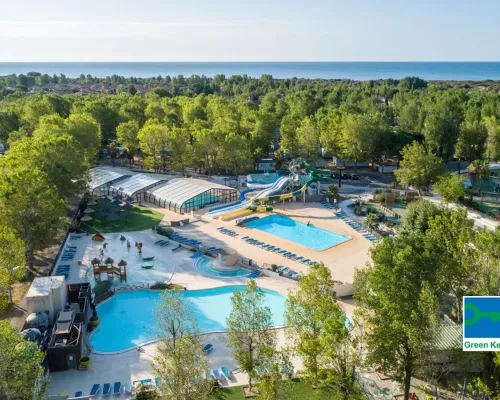 Übersicht über die Pools auf dem Campingplatz Roan Domaine de La Yole.