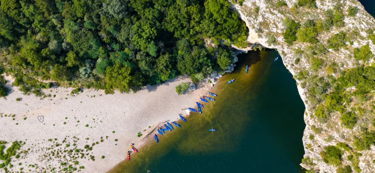 Ein See in der Ardèche.